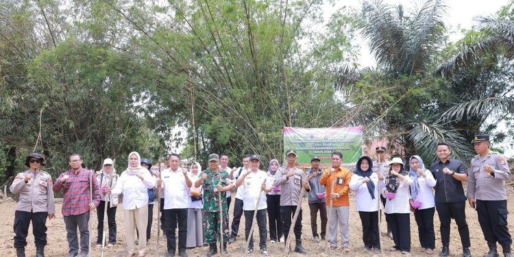 Pemkab Bombana Bersama Polri Tanam Jagung Serentak Satu Juta Hektar
